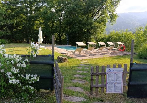 area esterna privata nella zona piscina a sfioro